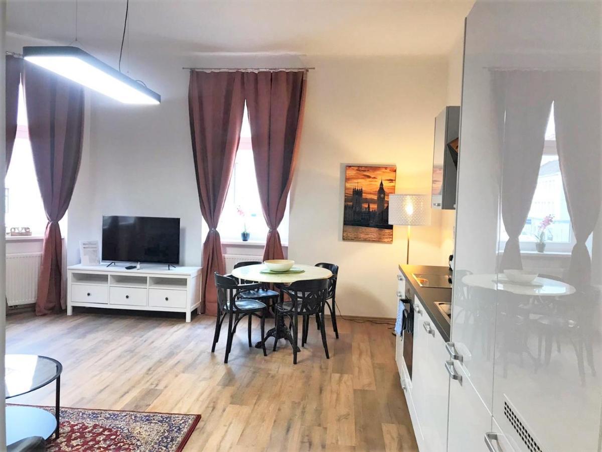 Studio & Apartments Near Reumannplatz Vienna Exterior photo