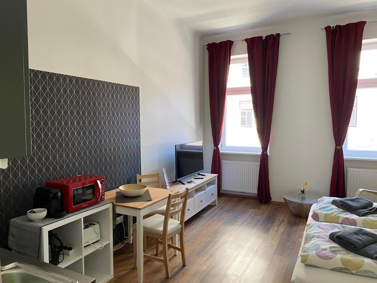 Studio & Apartments Near Reumannplatz Vienna Exterior photo