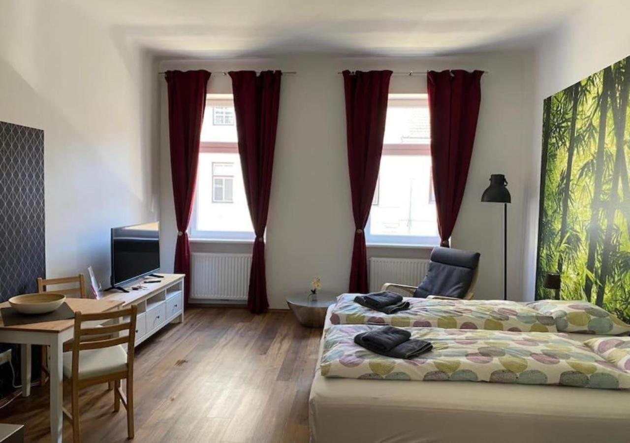 Studio & Apartments Near Reumannplatz Vienna Exterior photo
